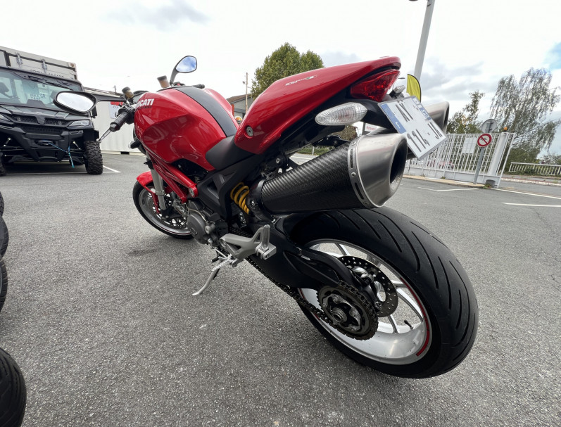DUCATI 1100 EVO MONSTER