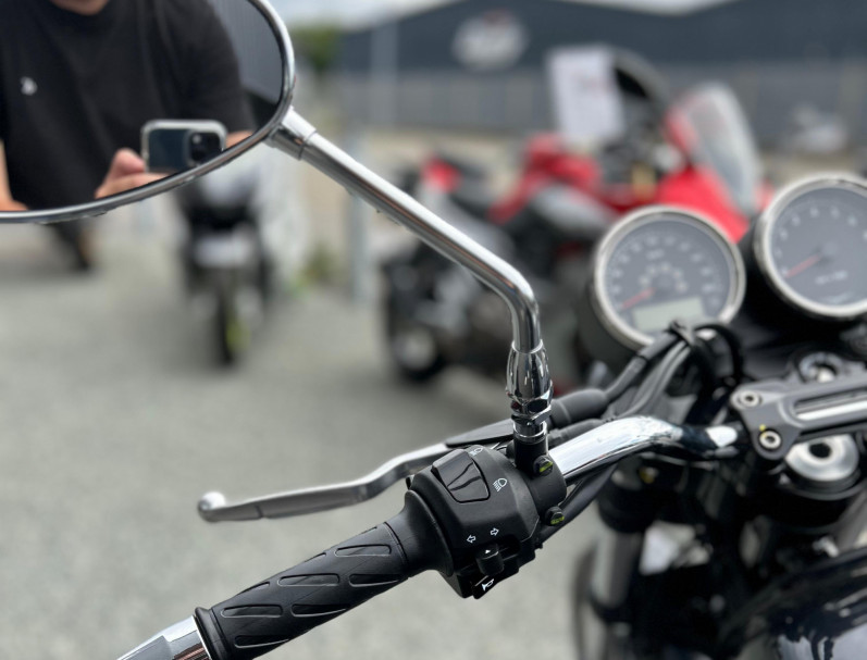 MOTO GUZZI V7 SPECIAL MONOCHROME