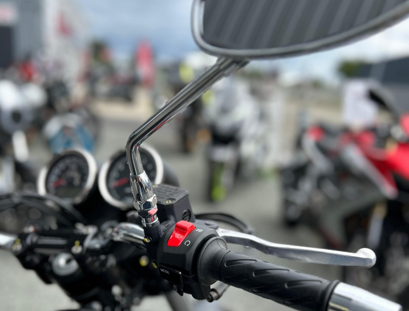 MOTO GUZZI V7 SPECIAL MONOCHROME