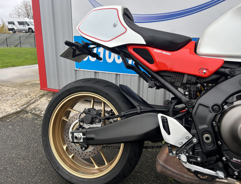 YAMAHA XSR 900