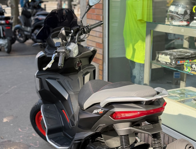 APRILIA SR GT 125 GARANTIE 5 ANS NEUF LIVRAISON POSSIBLE