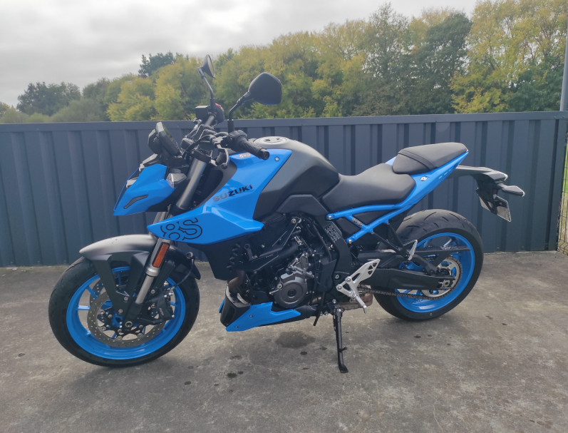 SUZUKI GSX-8S A2