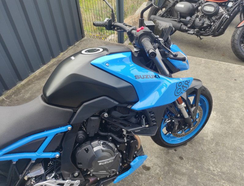 SUZUKI GSX-8S A2
