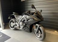 SUZUKI GSX-8R