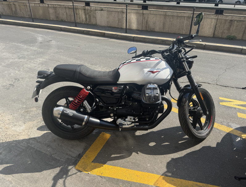 MOTO GUZZI V7 STONE
