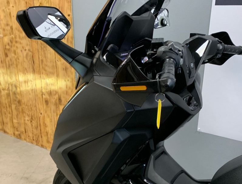 HONDA NSS FORZA 125, version top-box