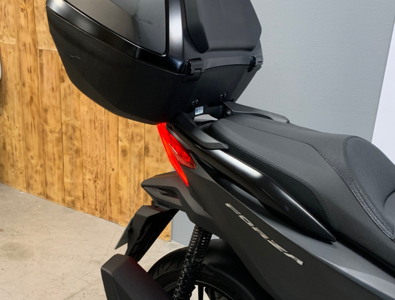 HONDA NSS FORZA 125, version top-box