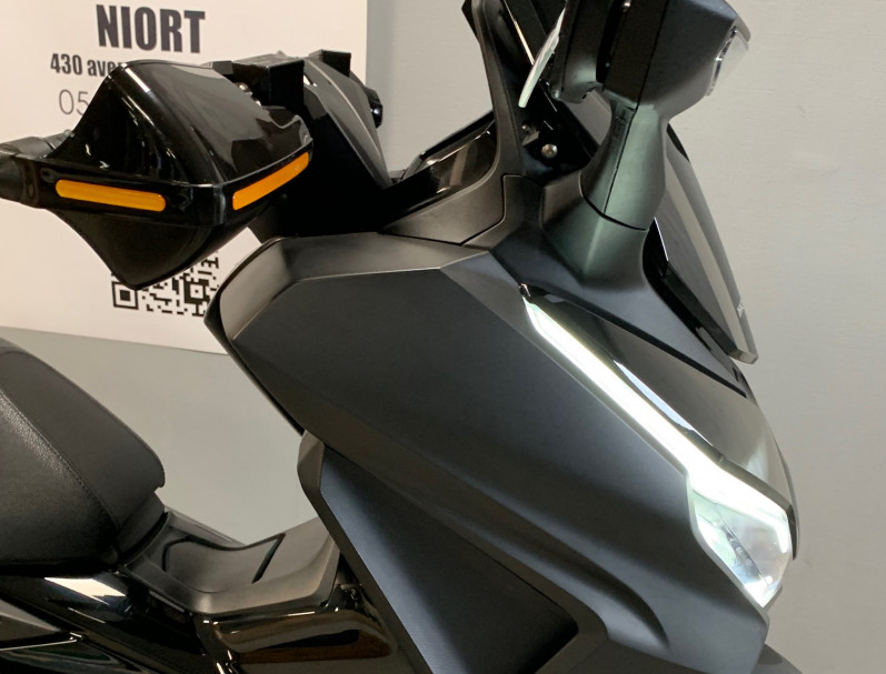 HONDA NSS FORZA 125, version top-box