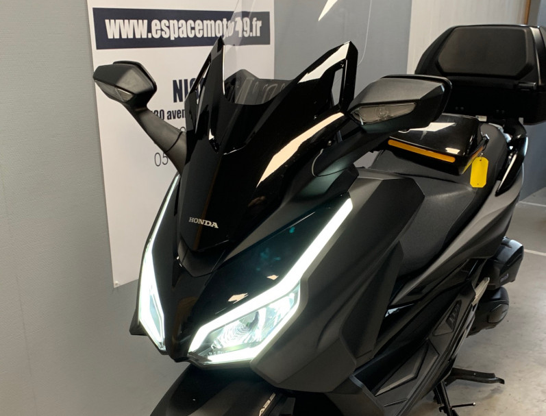 HONDA NSS FORZA 125, version top-box