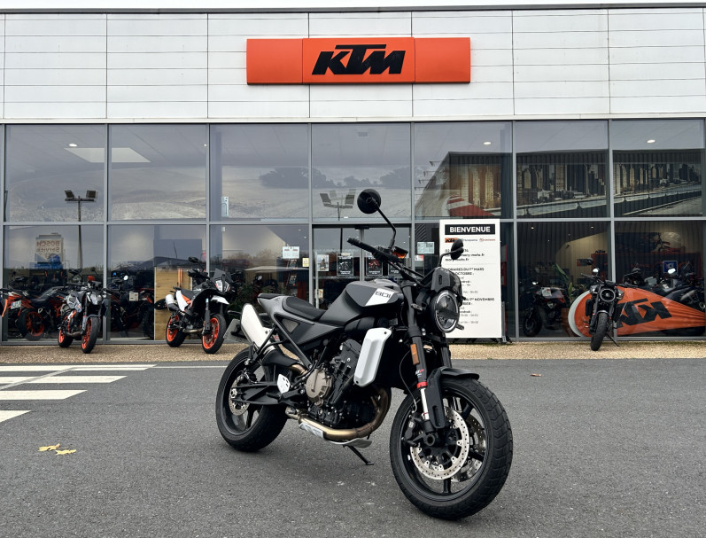 HUSQVARNA SVARTPILEN 801