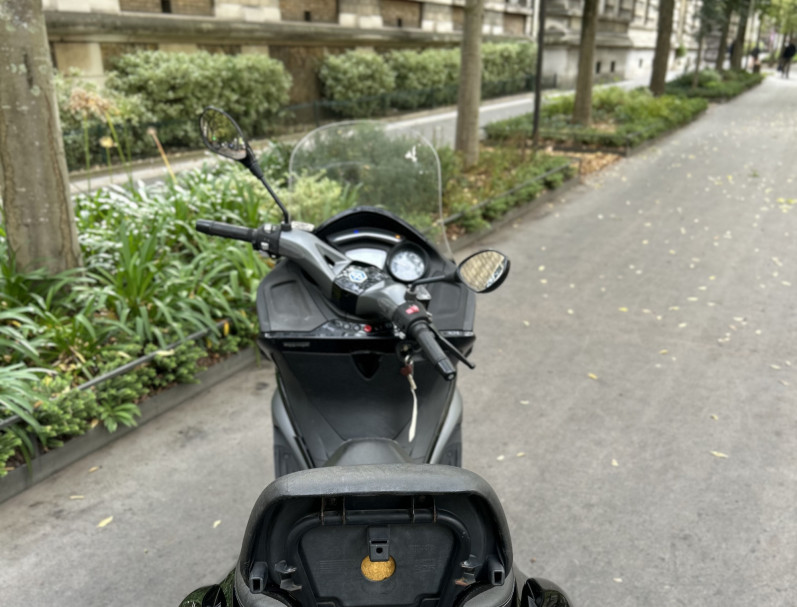 PIAGGIO X10 125 ABS ASR 27150 KM GARANTIE 12 MOIS LIVRAISON POSSIBLE DANS TOUTE LA FRANCE 