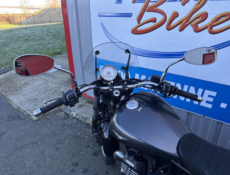 MOTO GUZZI V9 ROAMER