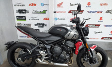 TRIUMPH TRIDENT 660